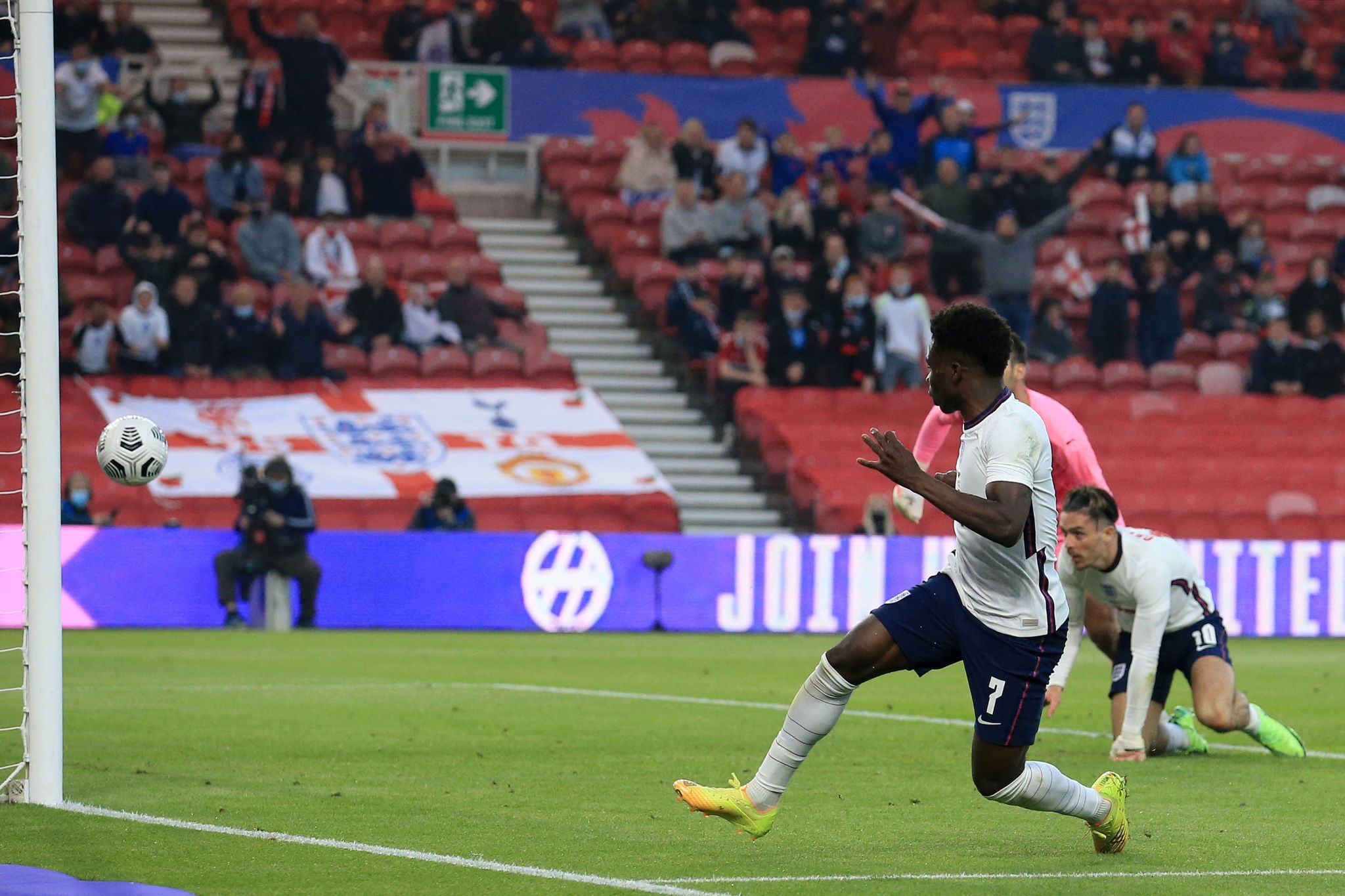 Bukayo Saka scores for England against Austria