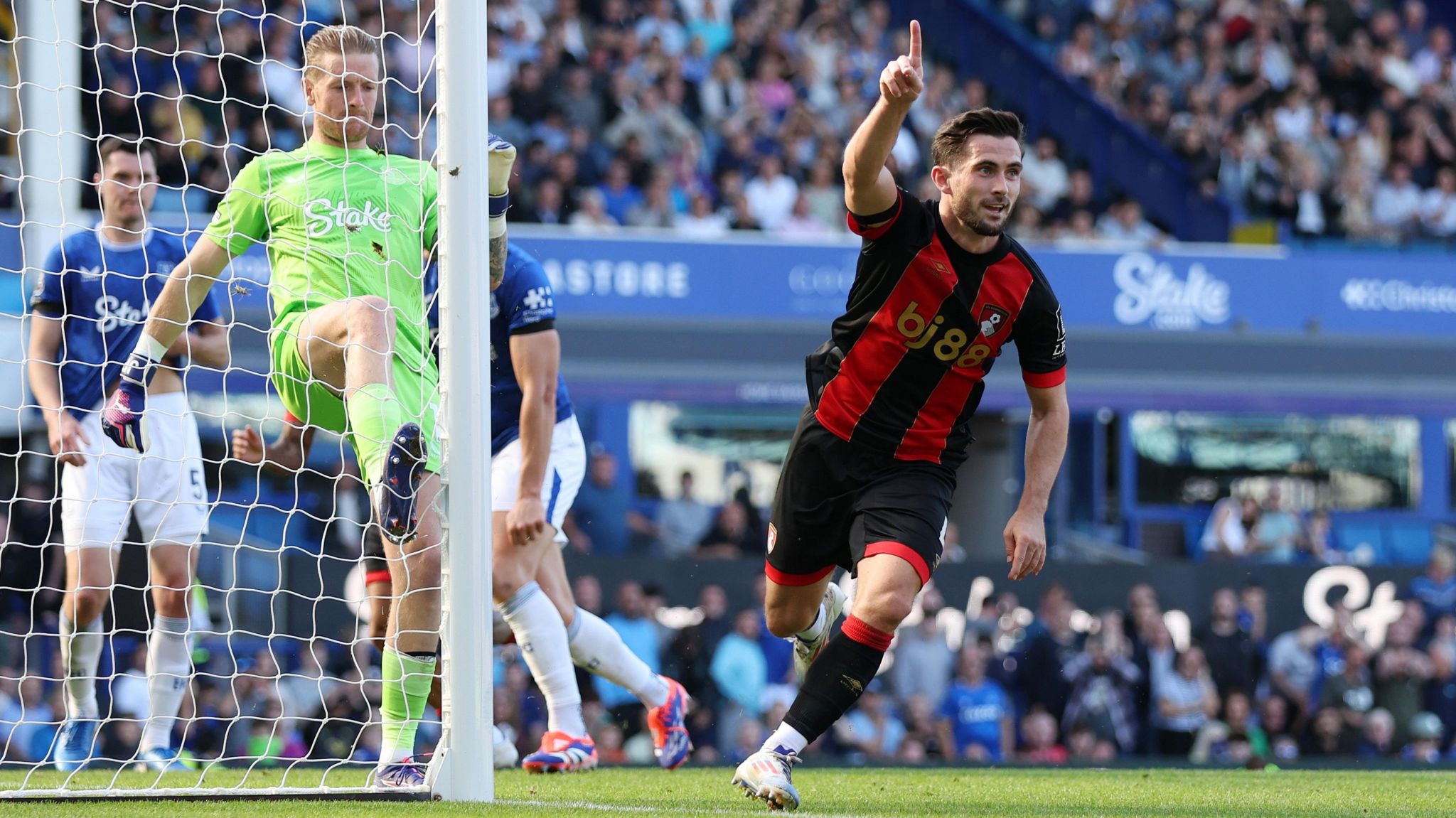 Lewis Cook celebrates scoring the equaliser for Bournemouth