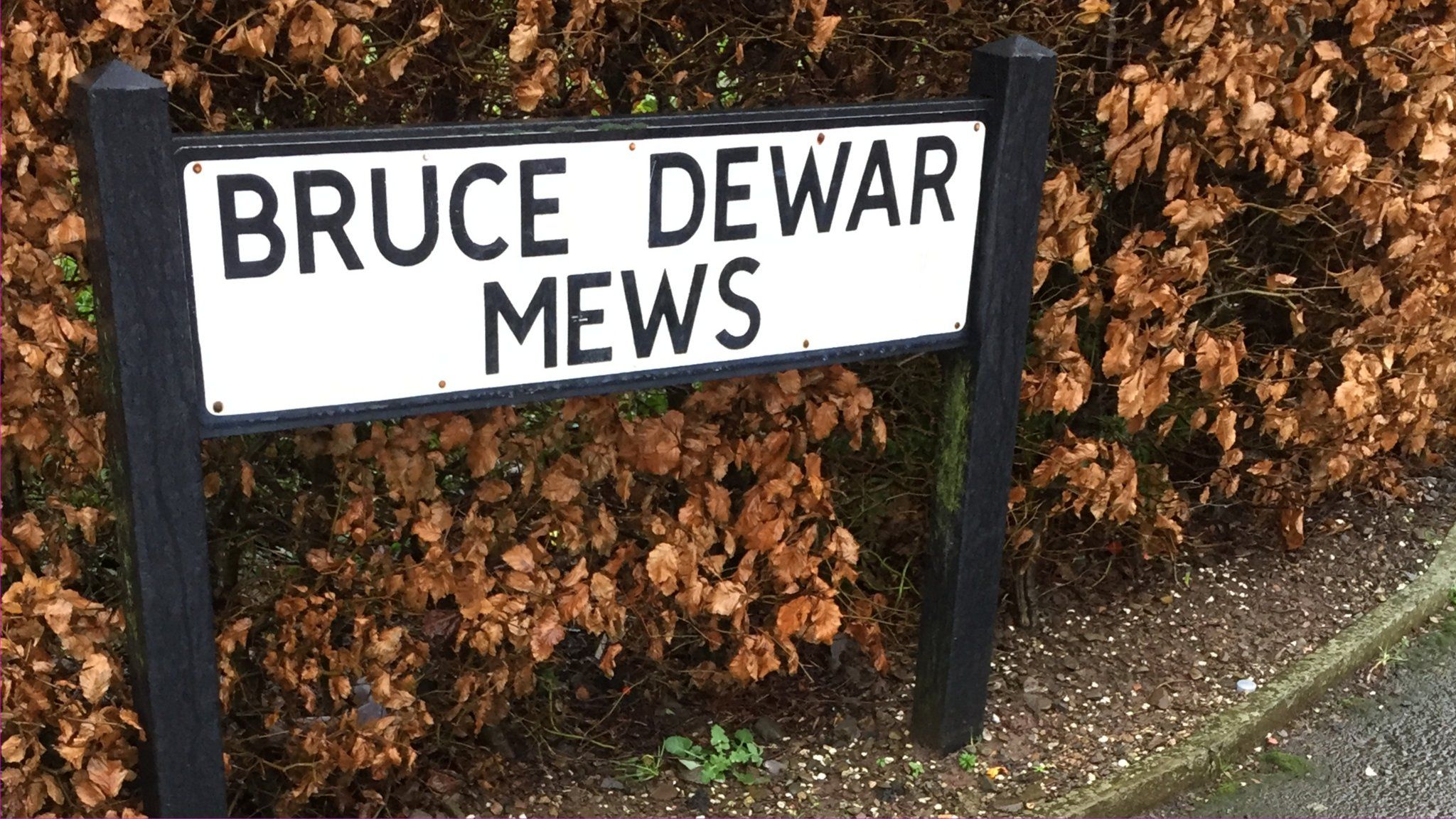 Bruce Dewar Mews sign