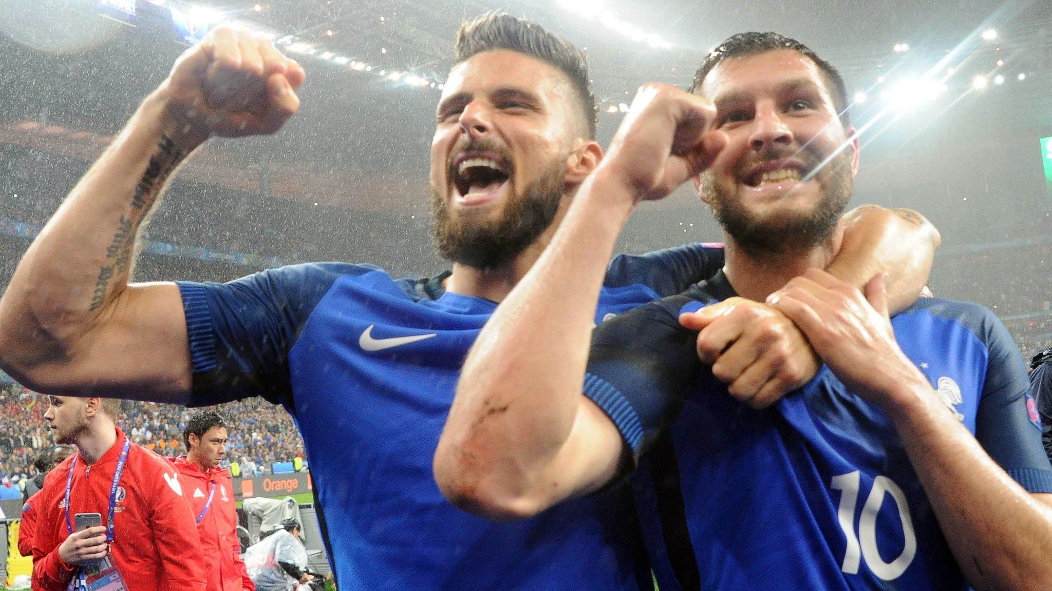 France celebrate beating Iceland