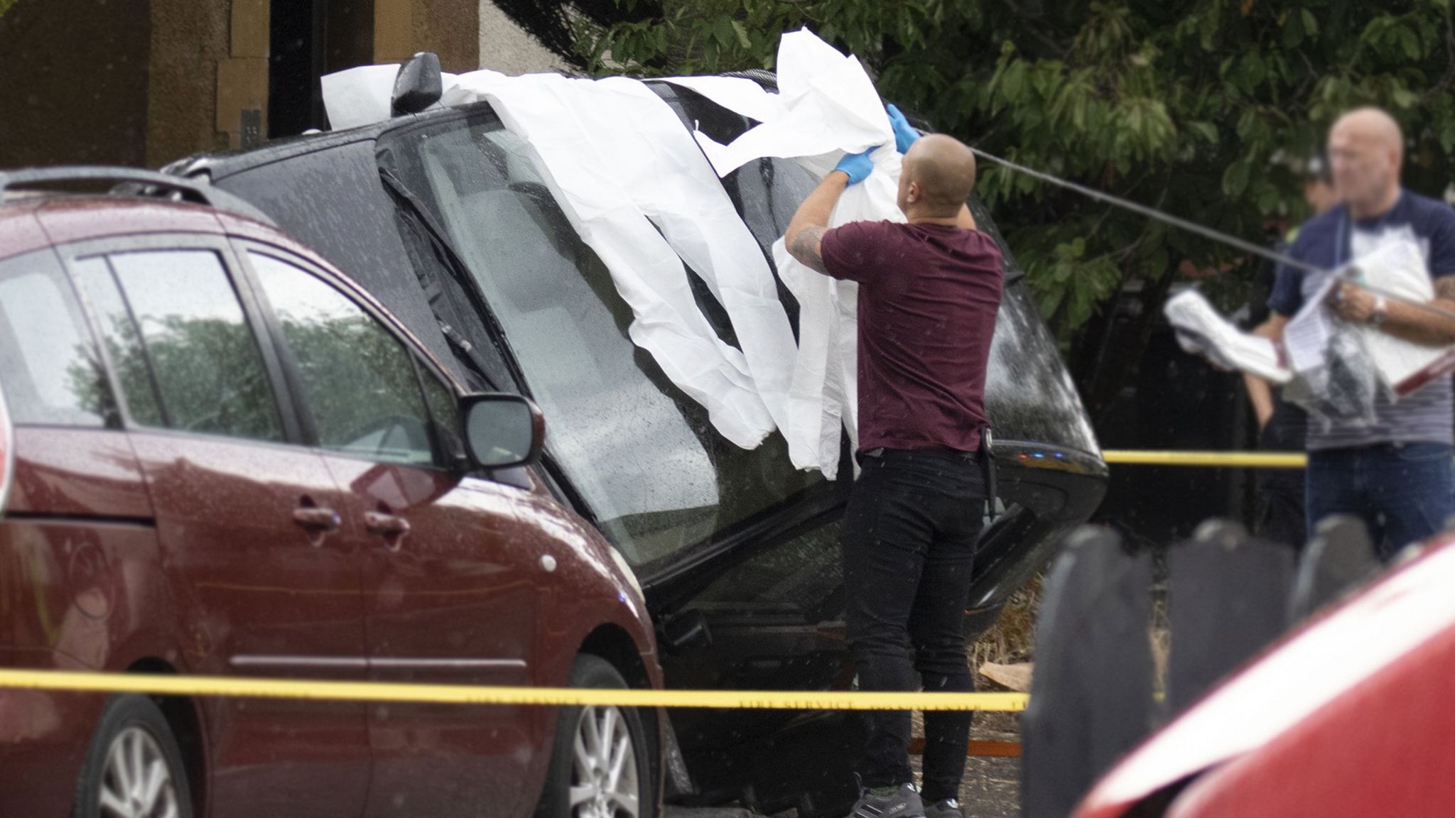 Car occupants flee scene of serious crash in Edinburgh BBC News