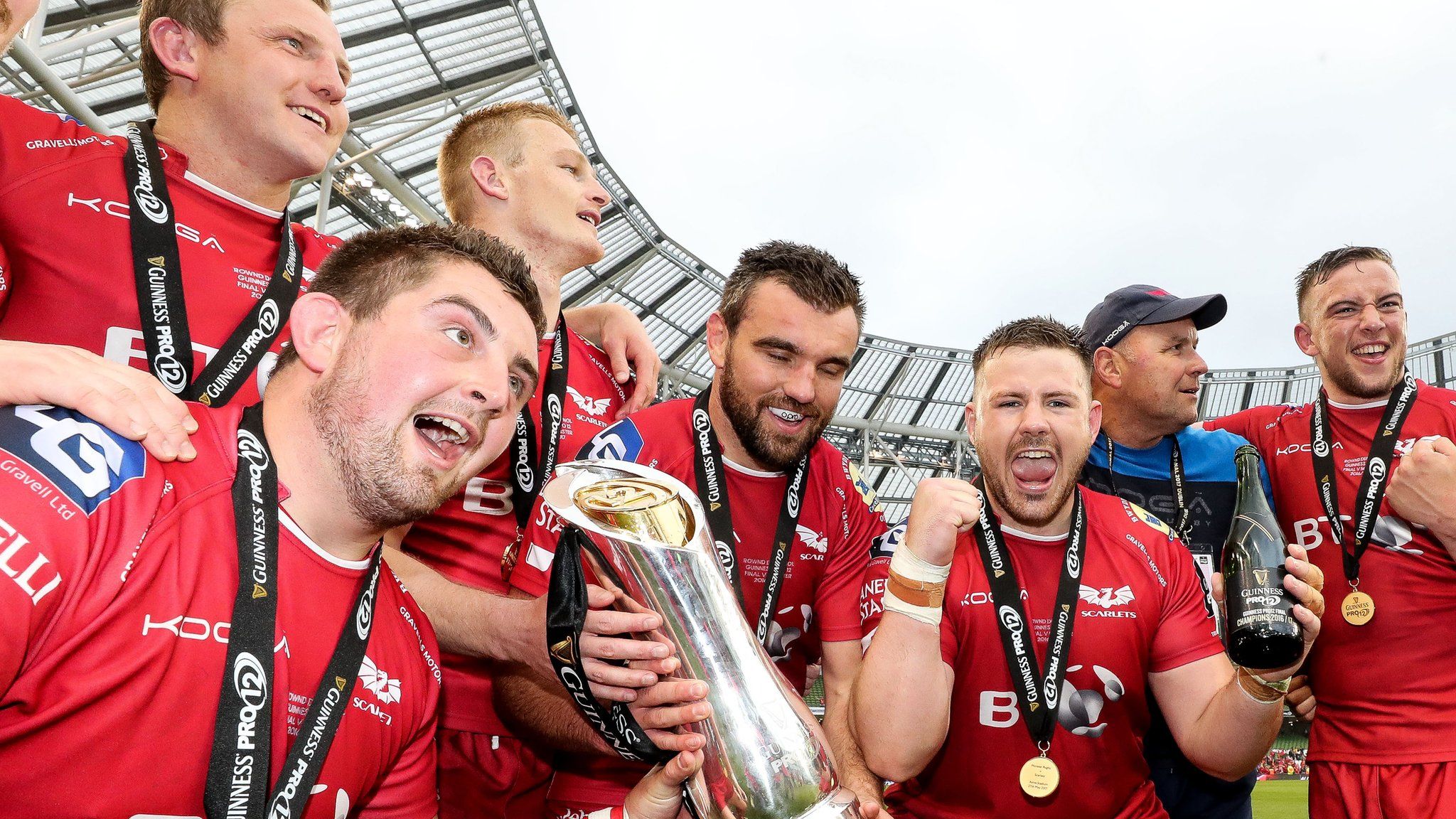 Scarlets celebrate with the Pro12 trophy