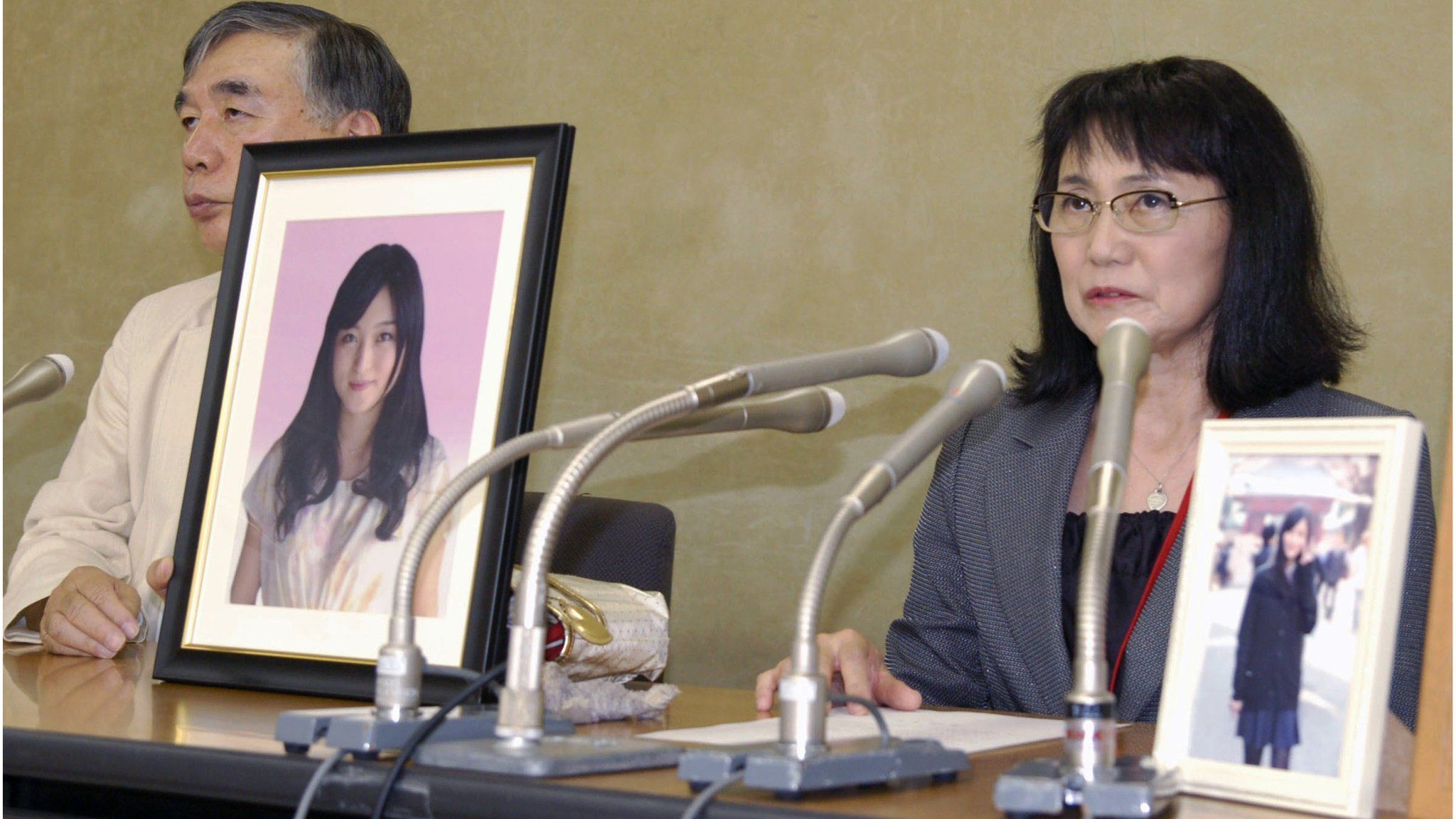 Yukimi Takahashi, right, mother of Matsuri, the employee who killed herself, with lawyer Hiroshi Kawahito and photographs of her daughter, at a news conference in Tokyo on 7 October 2016.