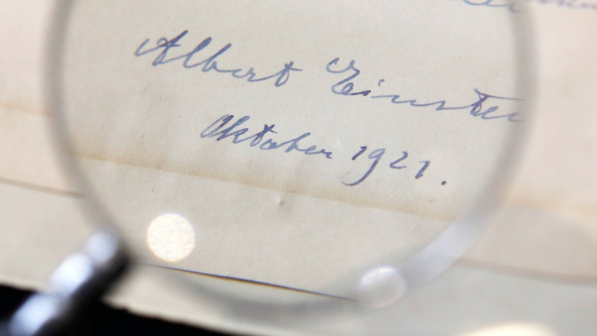 A note written by Albert Einstein to Italian chemistry student Elisabetta Piccini in Florence, Italy, in 1921 sold at an auction in Jerusalem on 6 March 2018.
