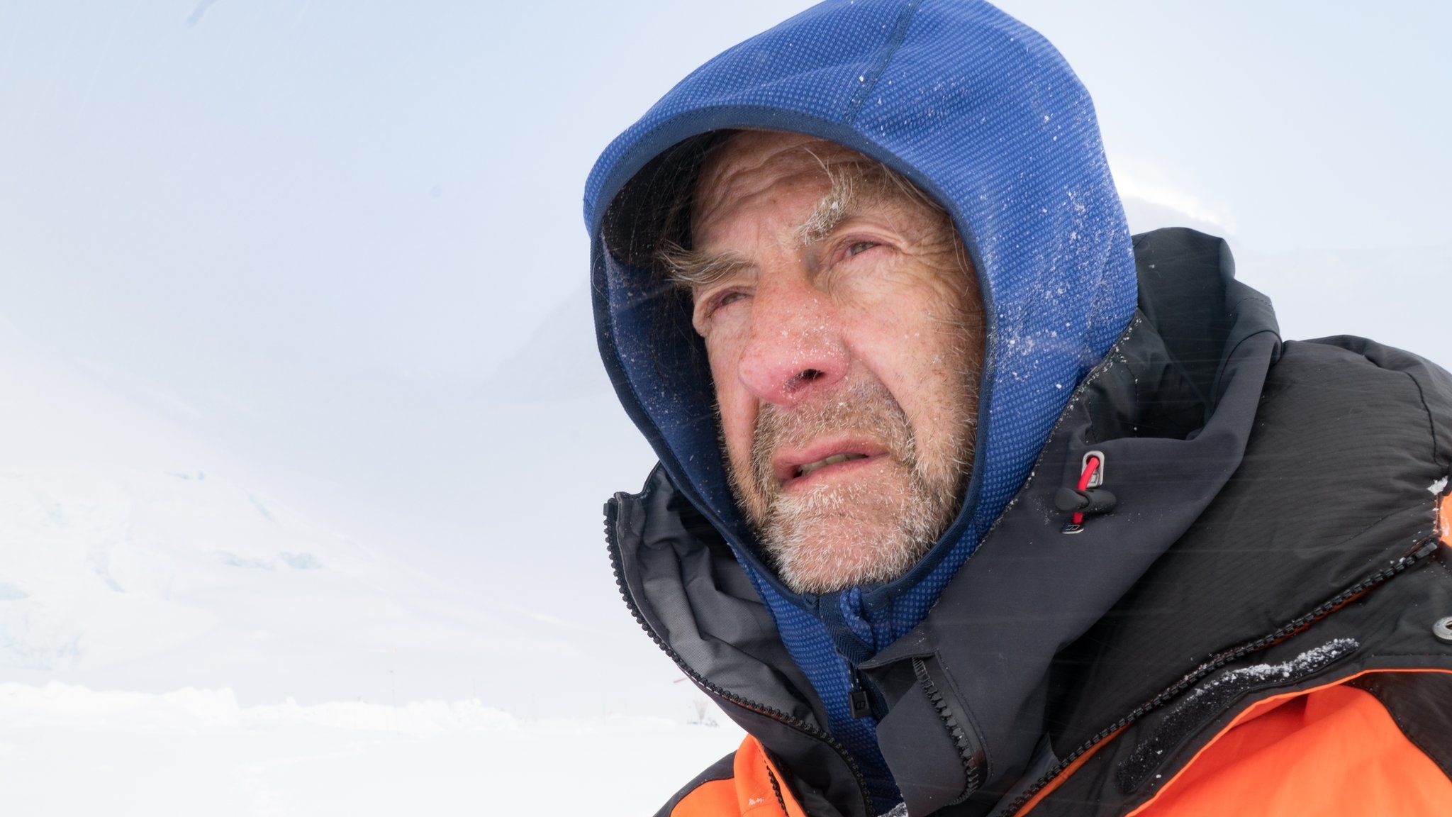 Sir Ranulph Fiennes climbs highest Antarctica peak - BBC News