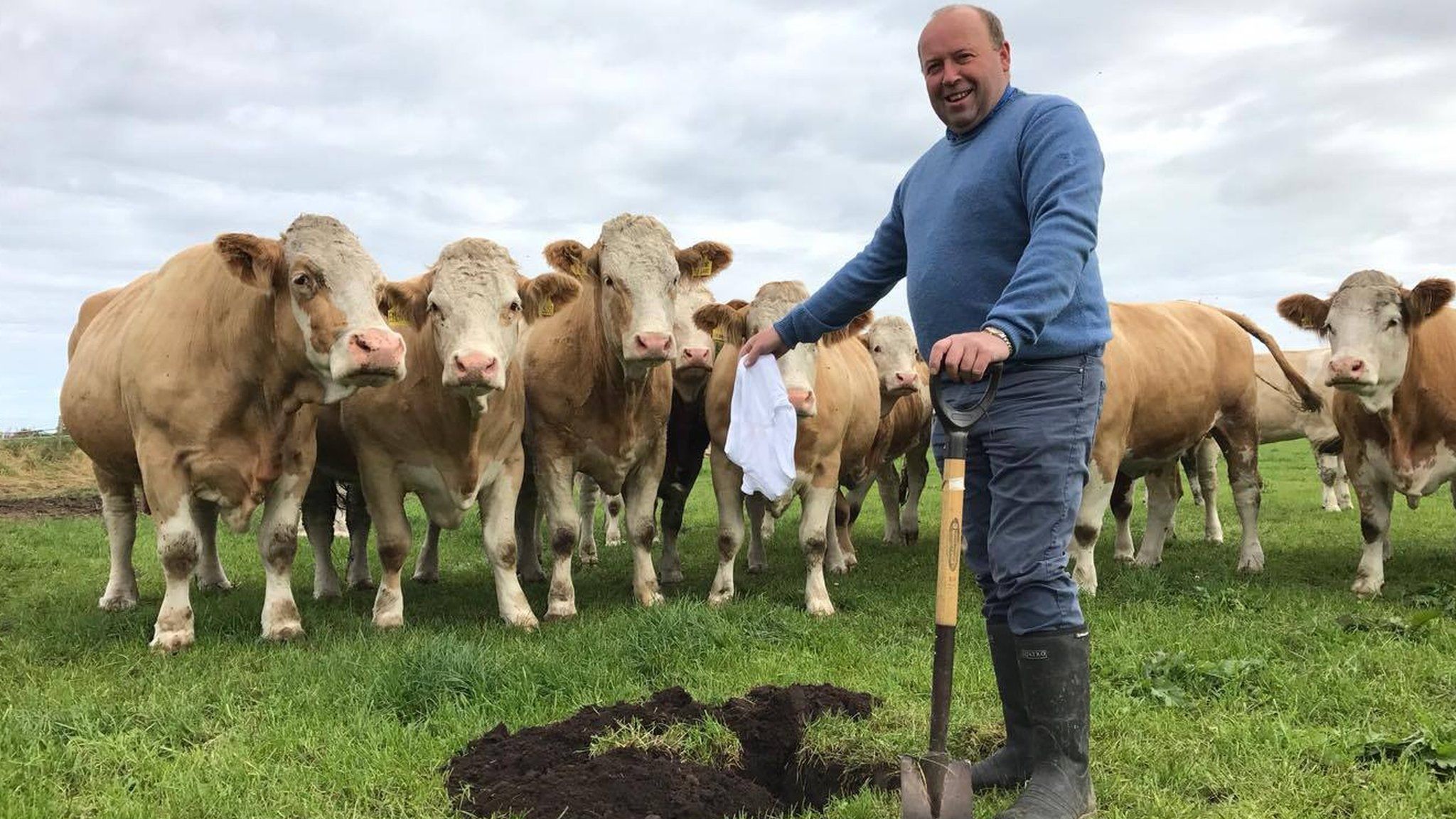 Moray farmer uses underwear to test soil fertility - BBC News