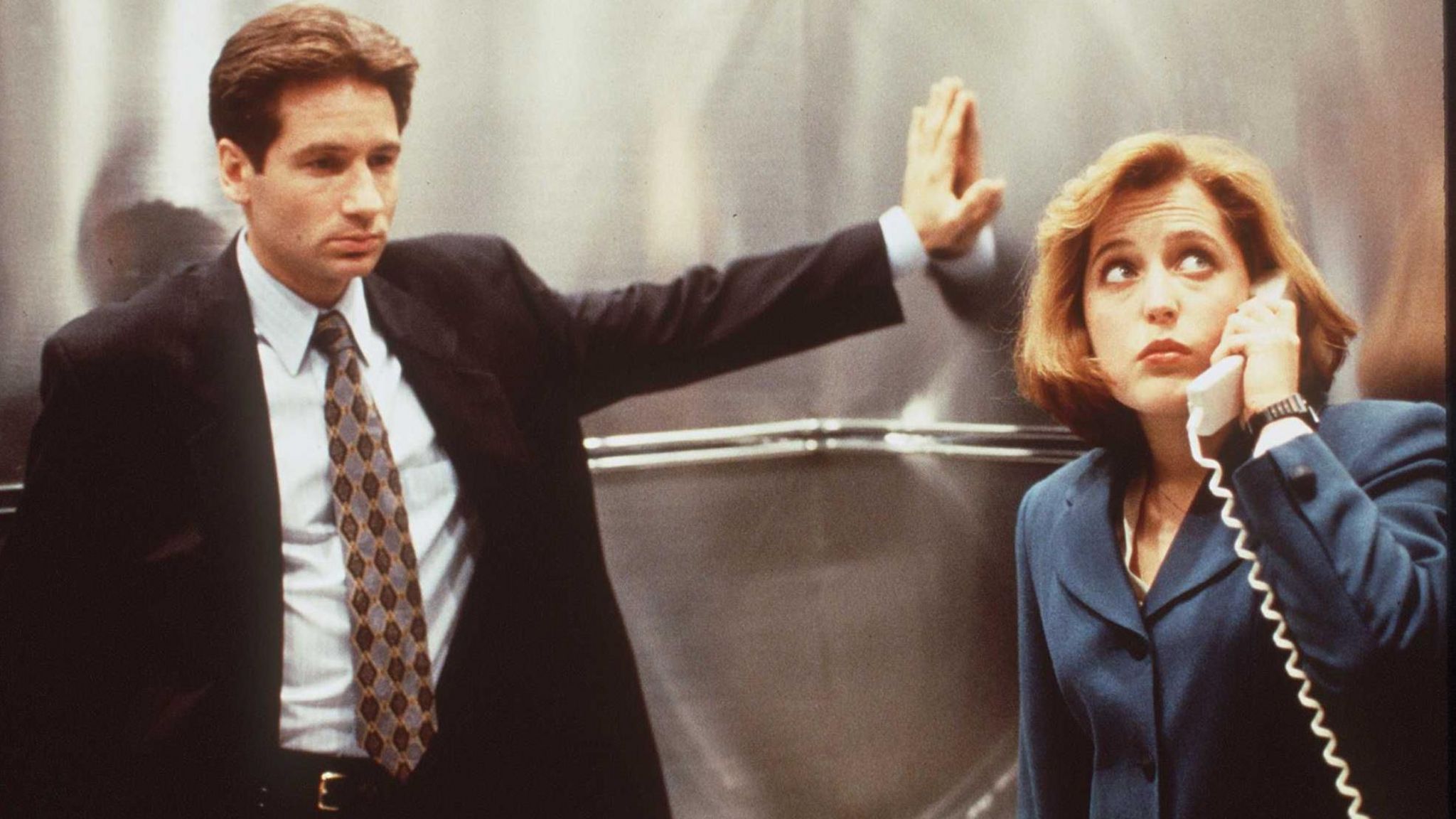 Gillian Anderson and David Duchovny on The X Files in 1996