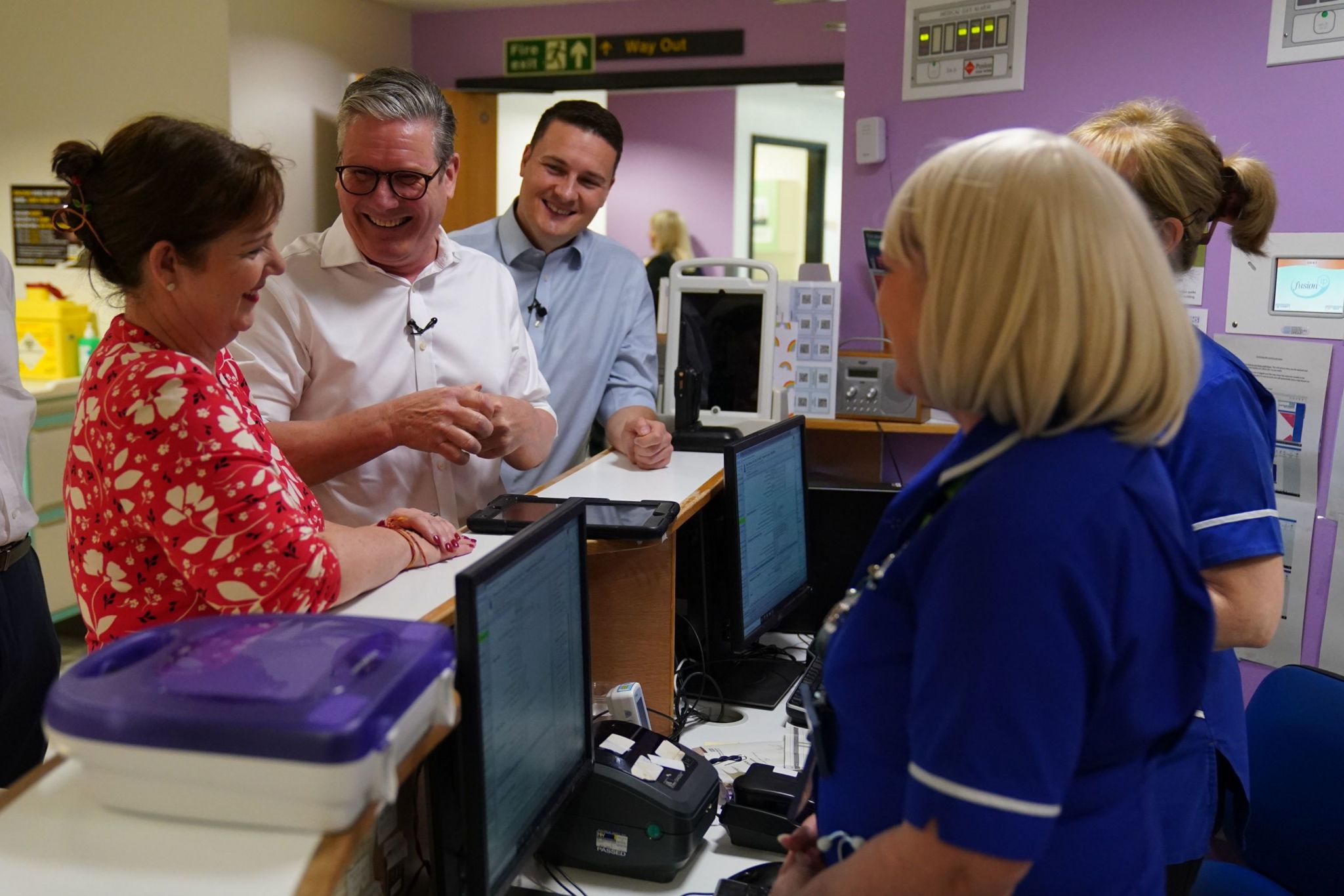 Wes Streeting and Keir Starmer visiting a hospital