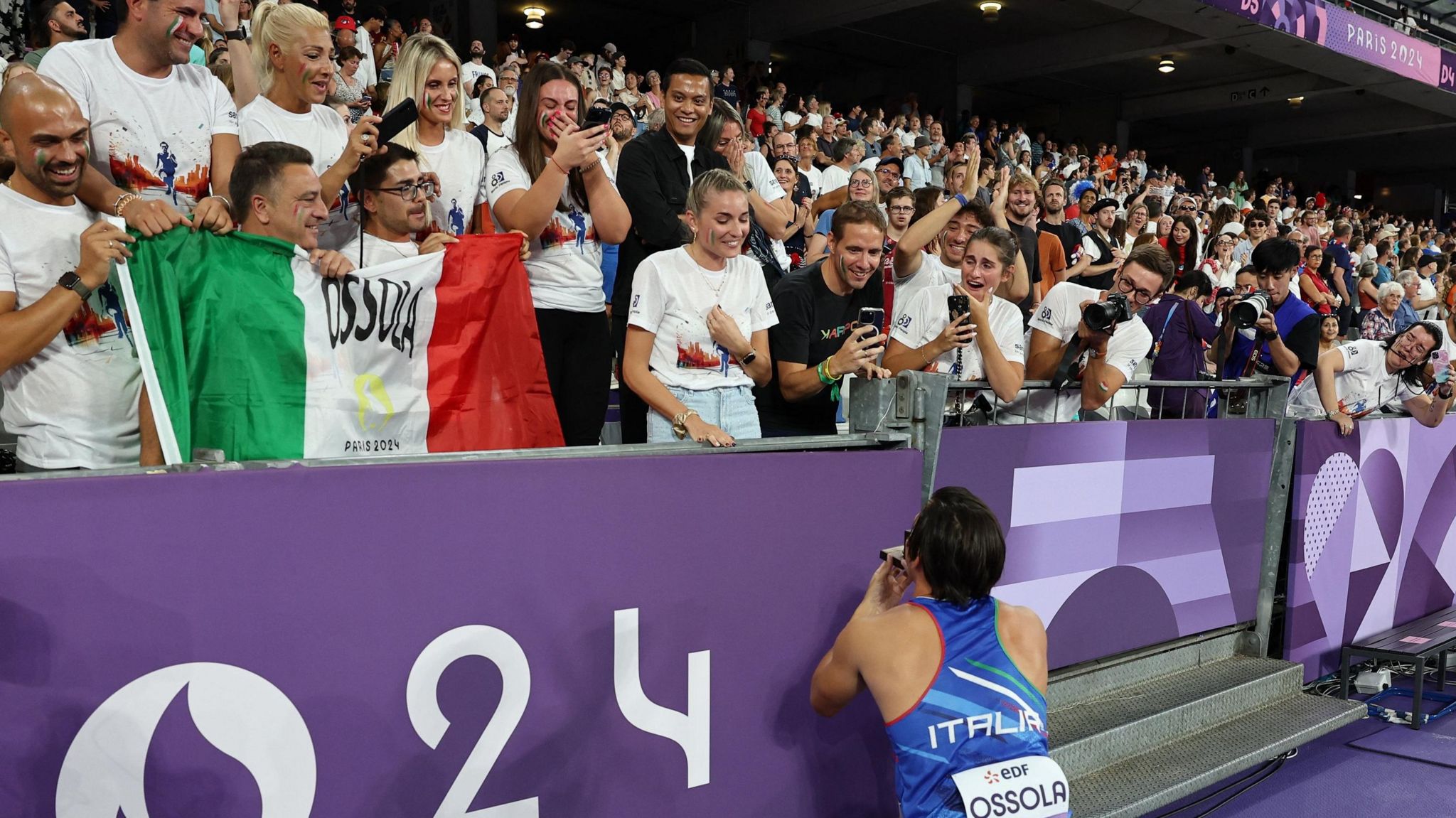 Alessando Ossola of Italy kneels down to propose to his girlfriend Arianna during the Paris 2024 Paralympics