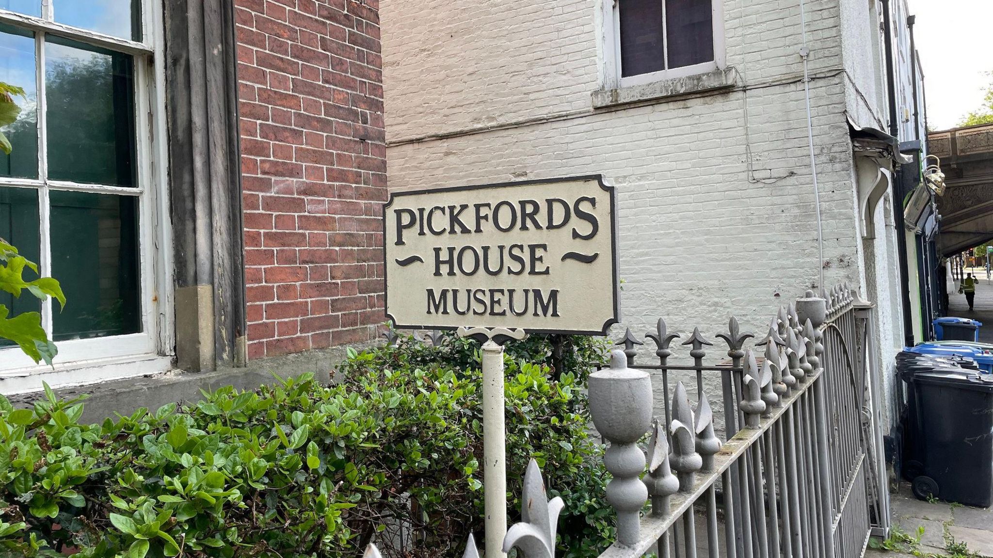 Pickfords House Museum sign outside the building