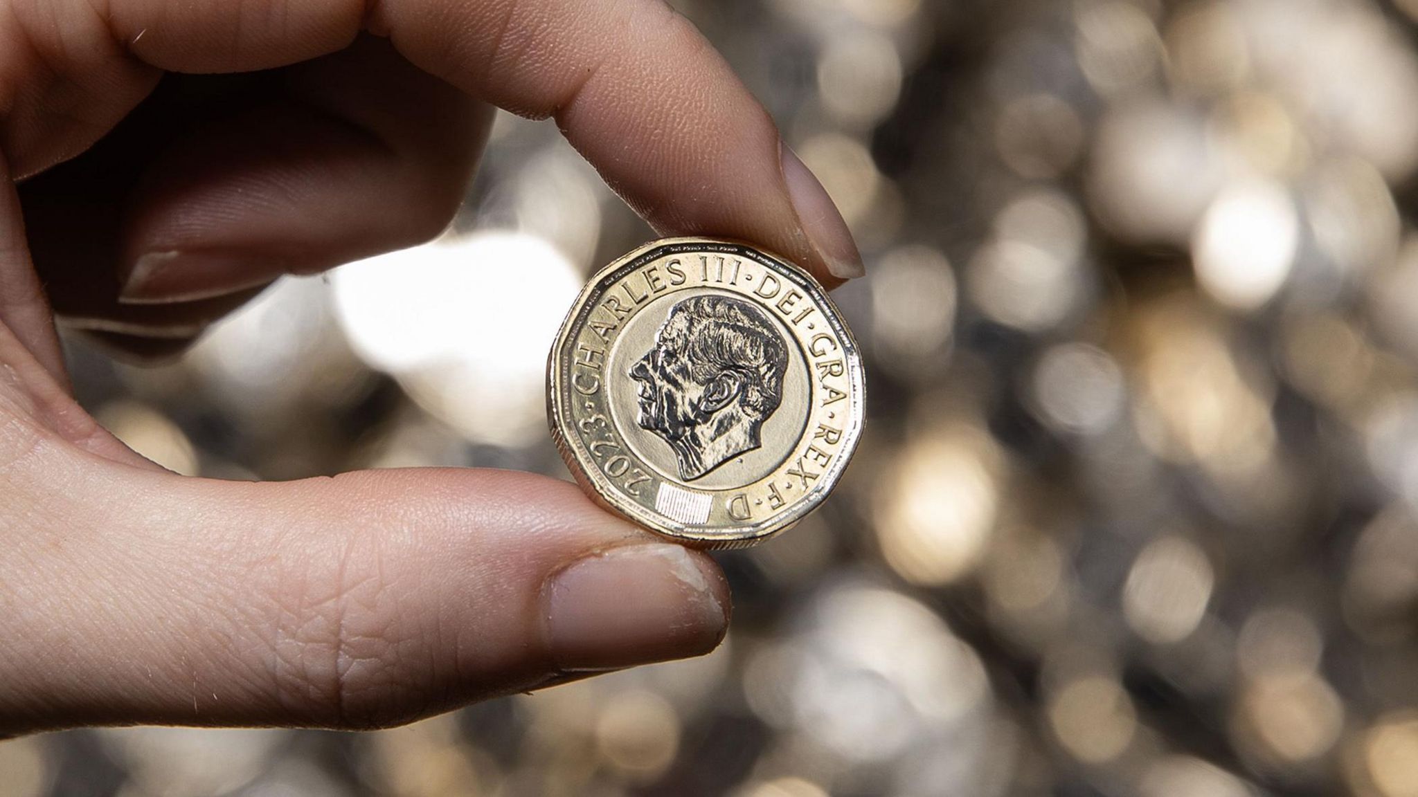 King Charles's portrait on the front of the new £1 coin