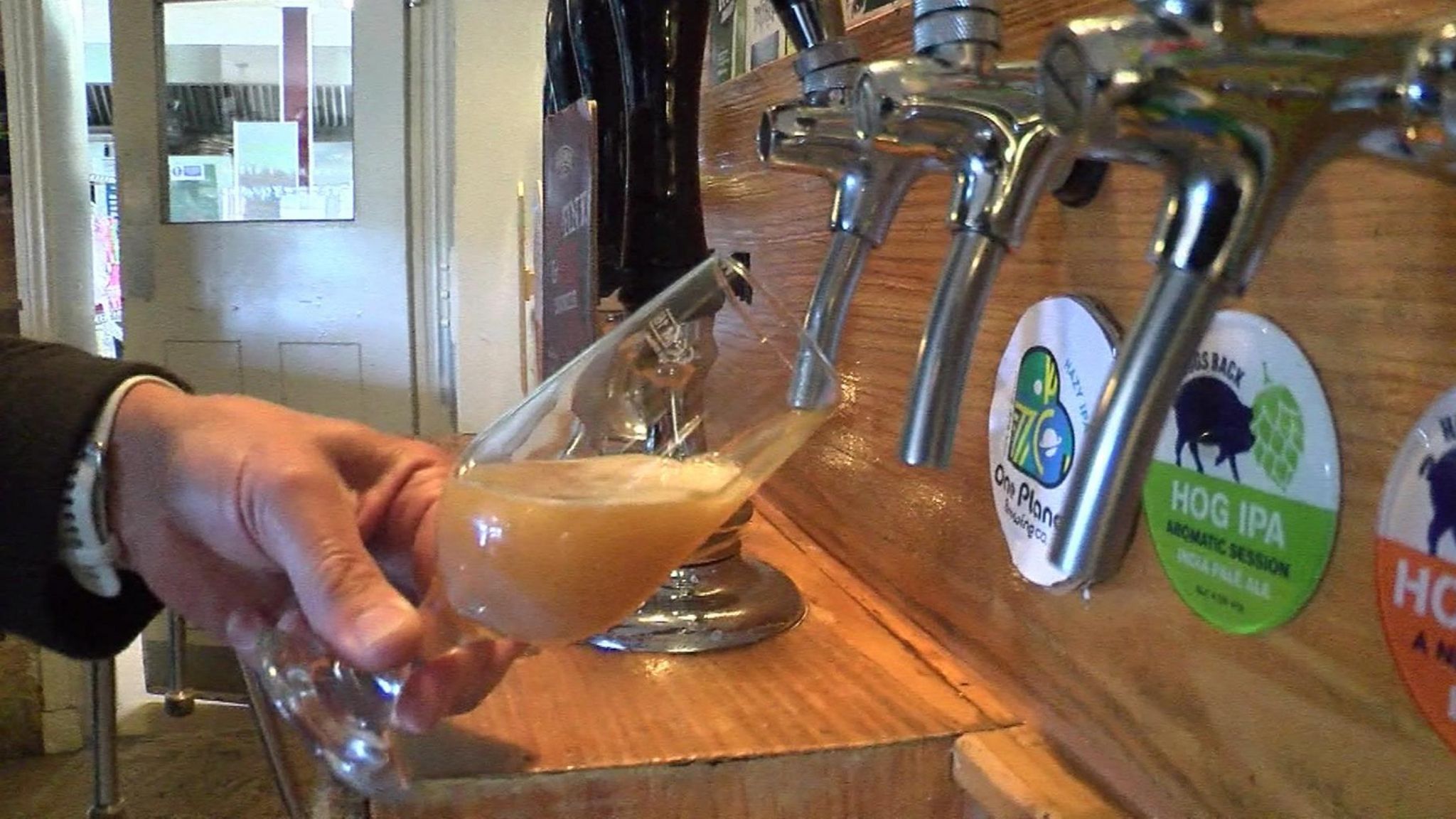 Pint of IPA being pulled