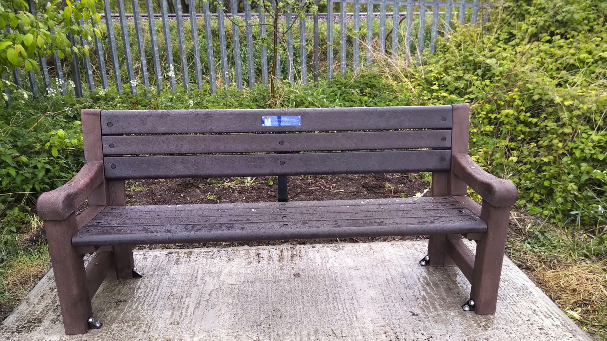 The commemorative bench