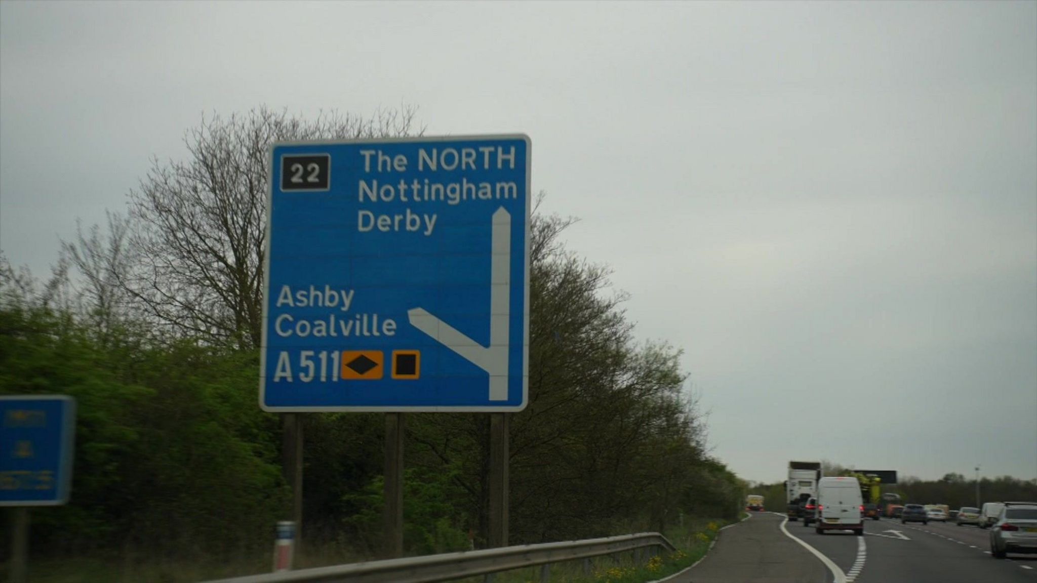 Blue motorway sign showing Leicestershire towns