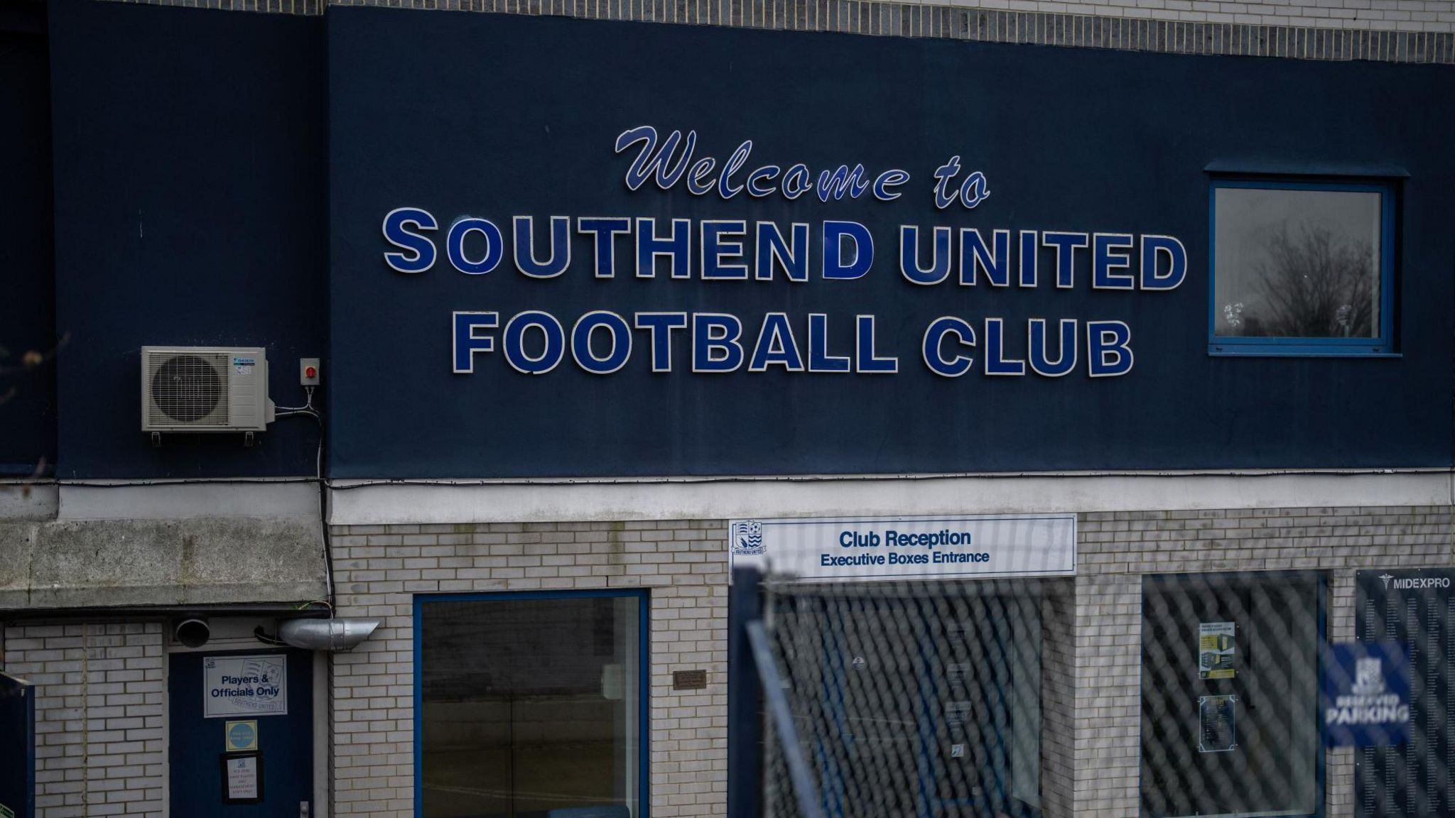 A sign saying "Welcome to Southend United Football Club" on the outside of the club's stadium 