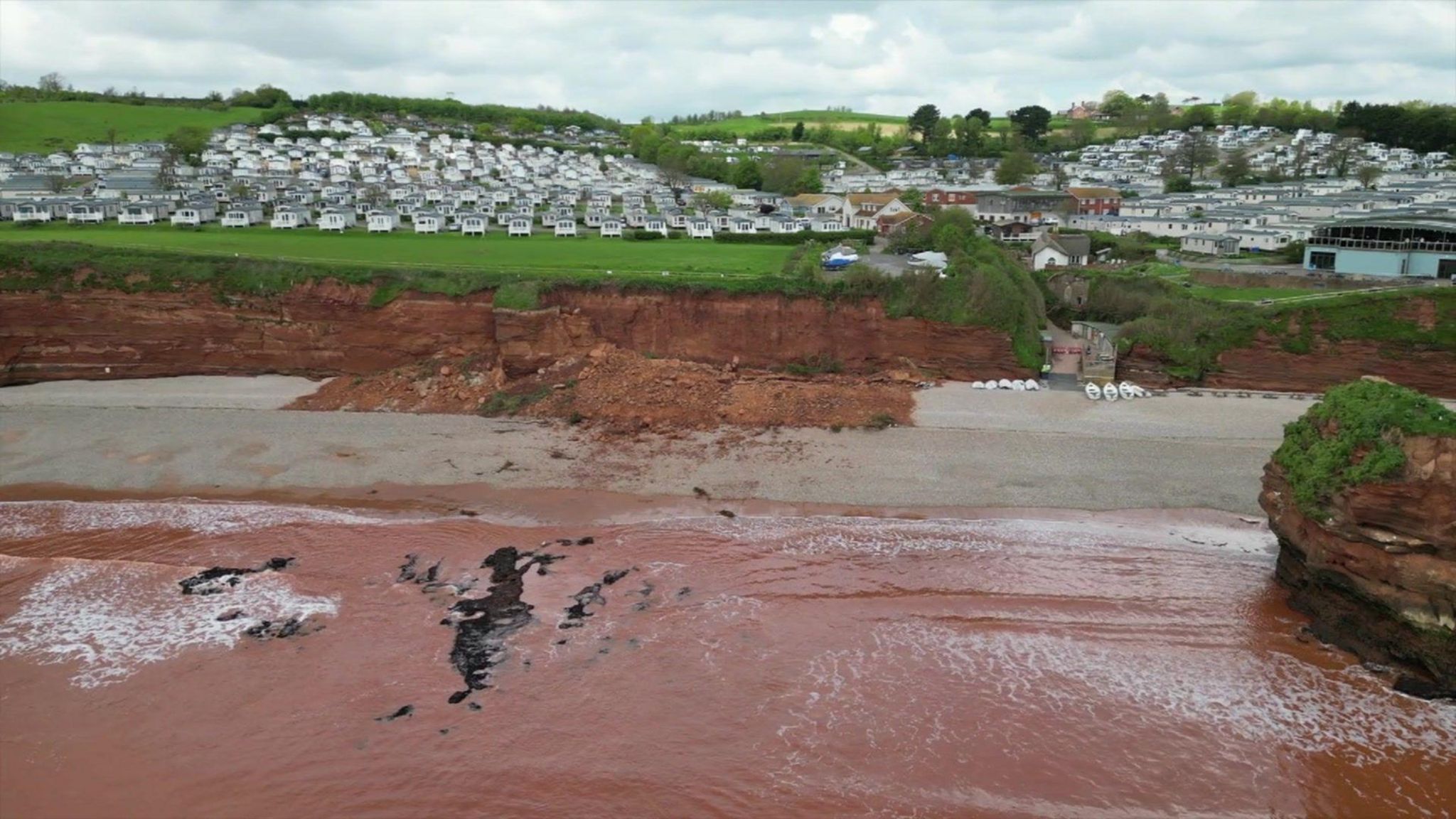 Cliff fall made 'ground shake' at private beach in Devon - BBC News