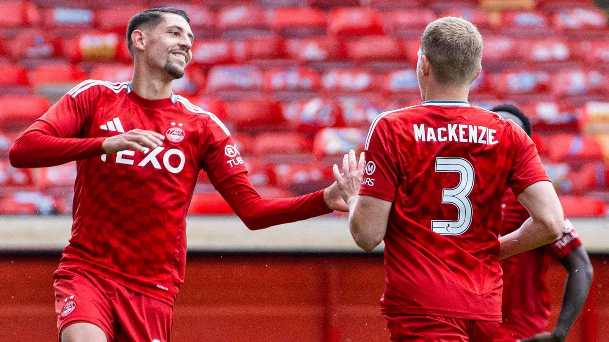 Aberdeen players celebrating