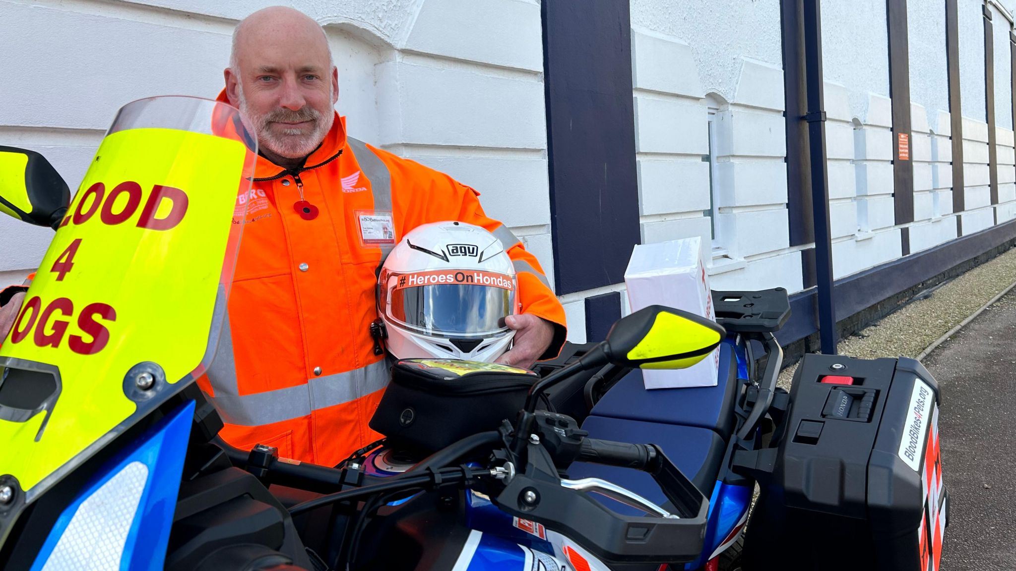 Blood bikes delivery service for pets to launch in West Midlands - BBC News