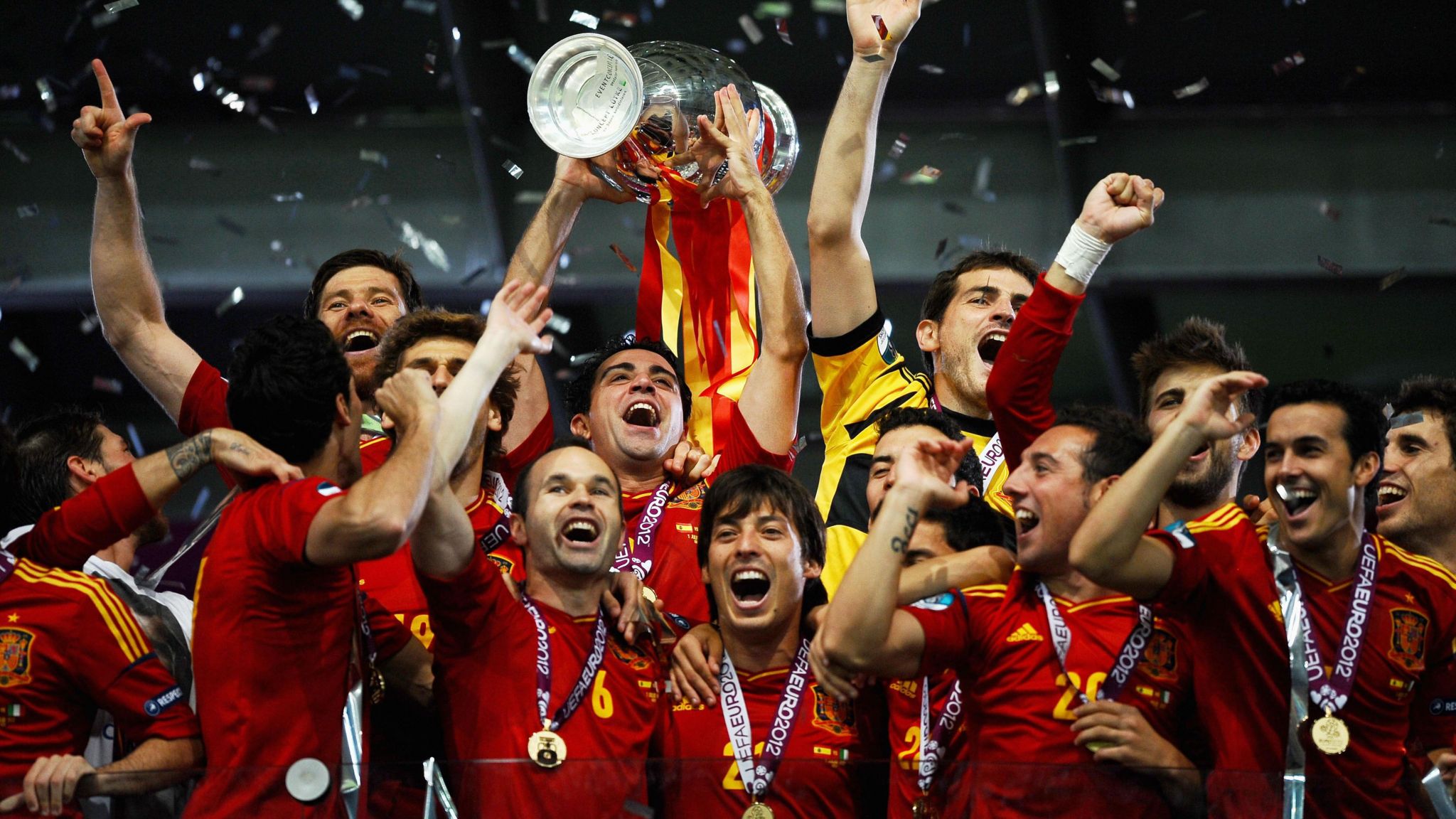 Spain players celebrate their Euro 2012 triumph