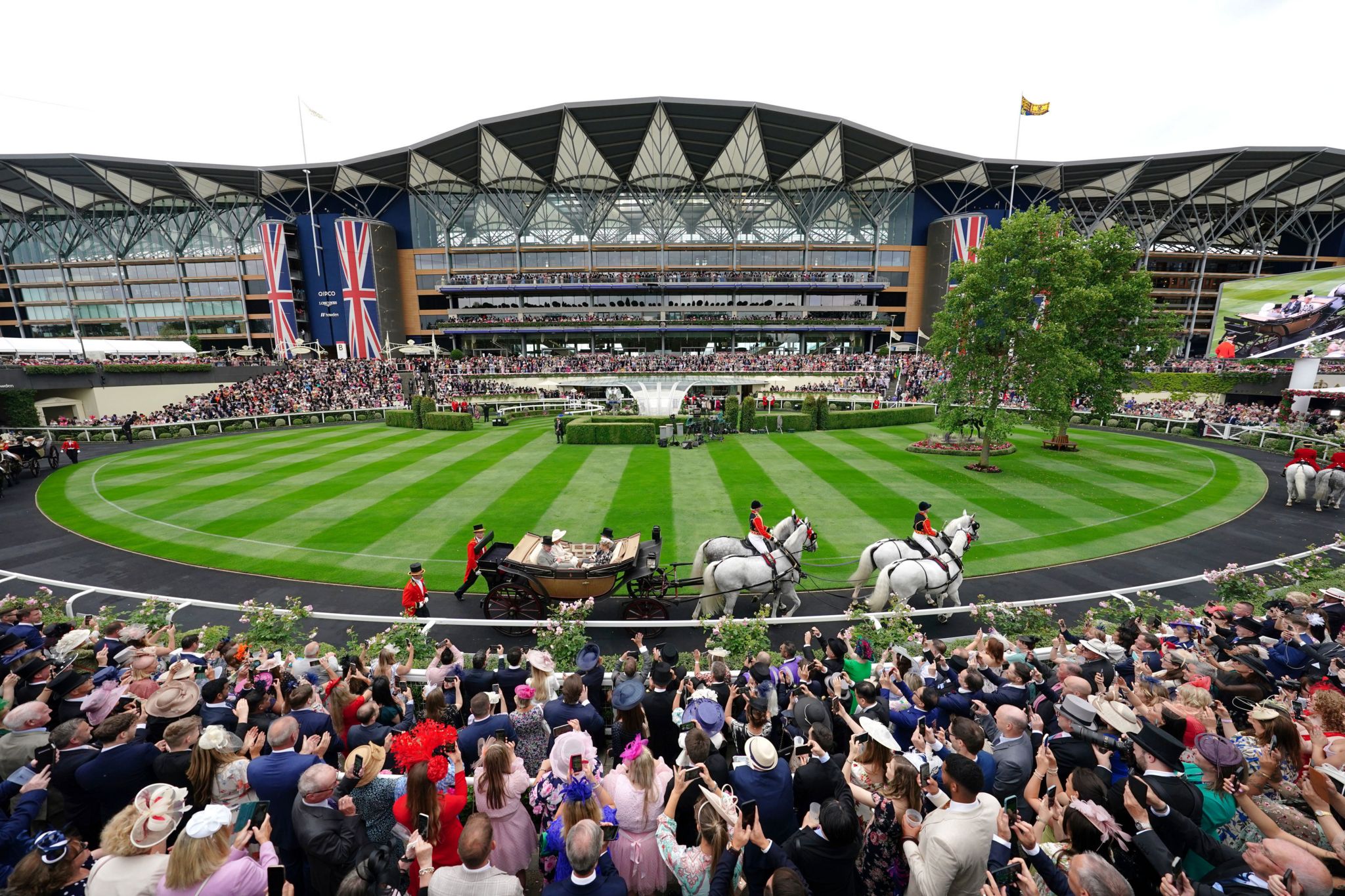 Royal Ascot King and Queen join racegoers BBC News