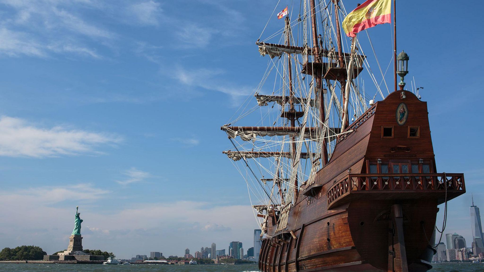 The Galeon Andalucia sailing into Manhatten with the Statue of Liberty in the background.