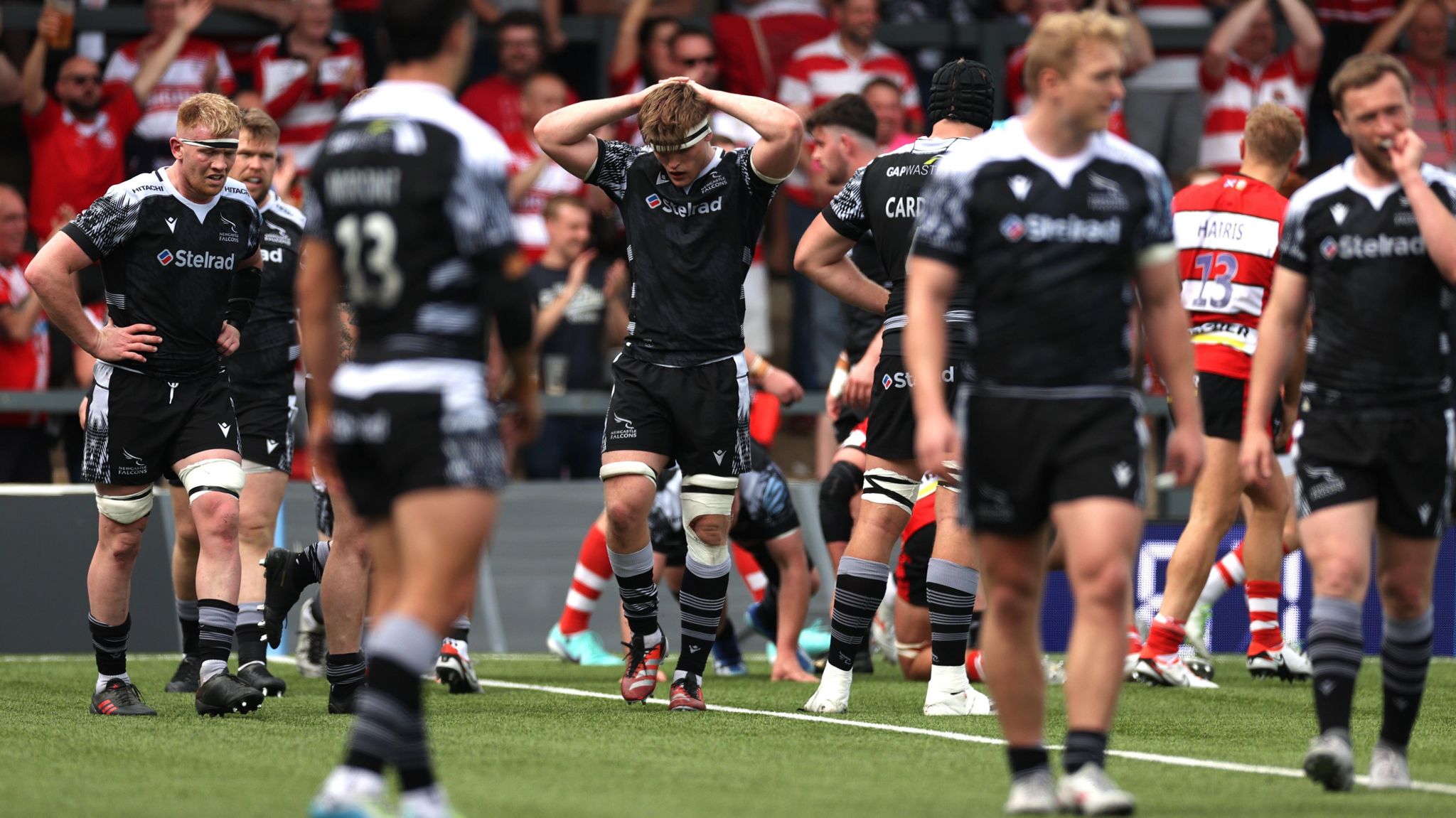 Newcastle Falcons players looking dejected