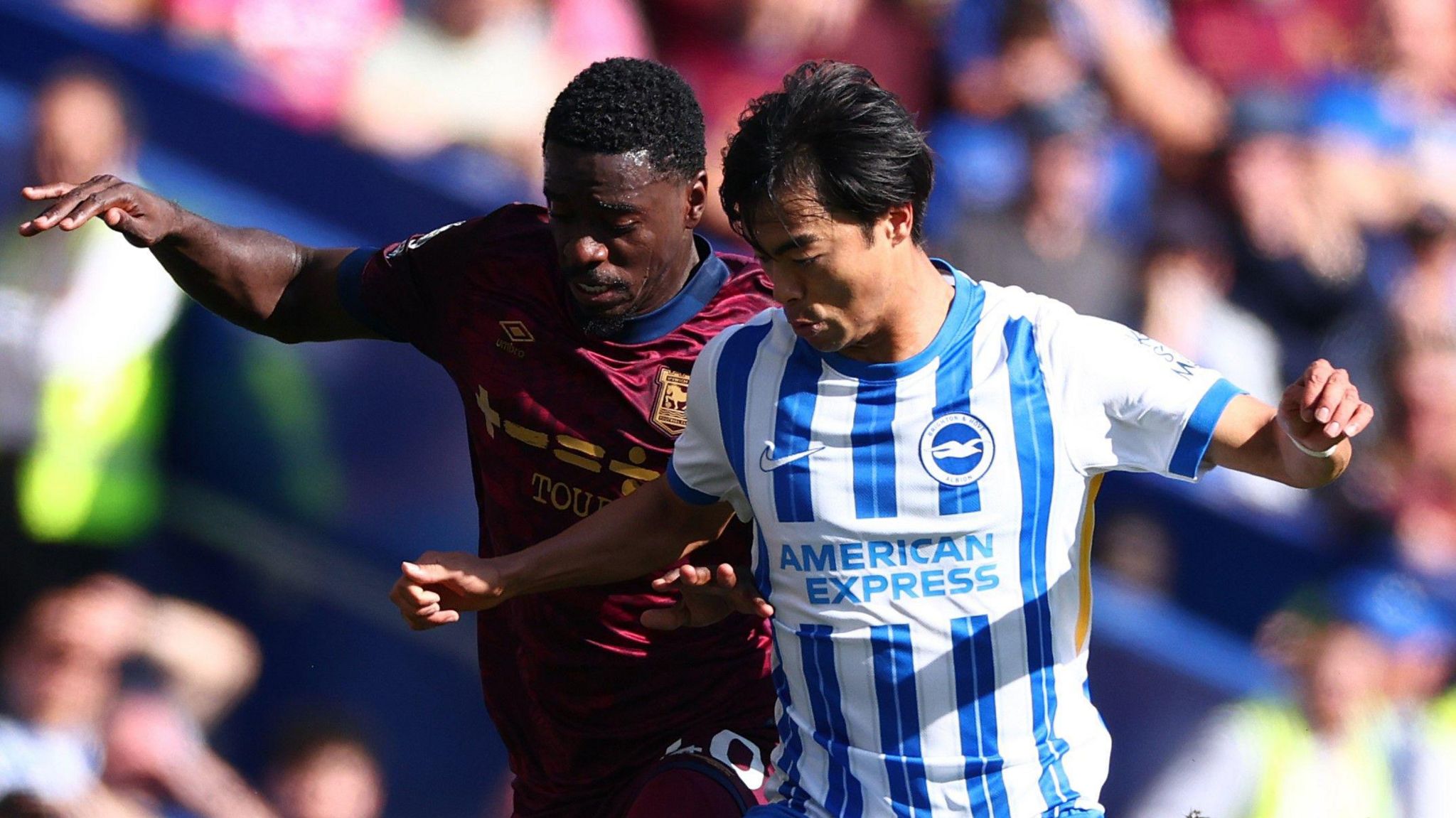 Brighton's Kaoru Mitoma challenges for the ball with Ipswich's Axel Tuanzebe during Premier League match at the Amex