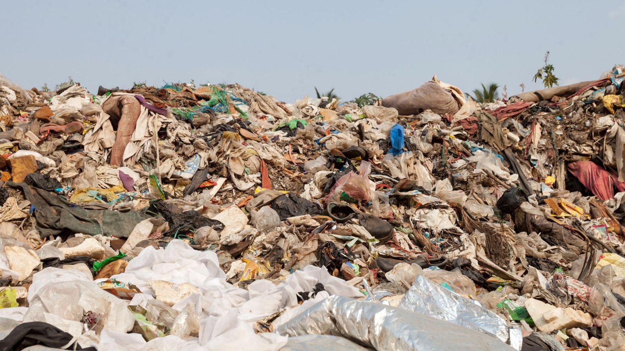 Rubbish piled up high at a landfill site. It looks smelly to be honest.