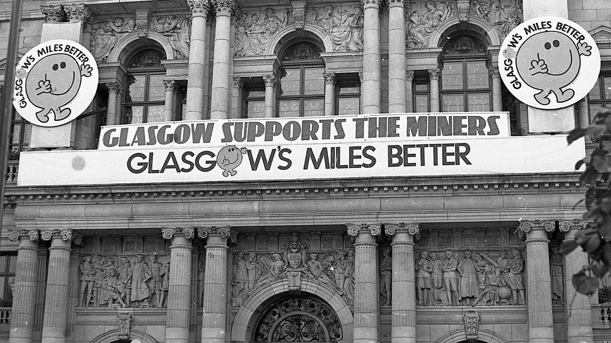 Glasgow supports the miners sign