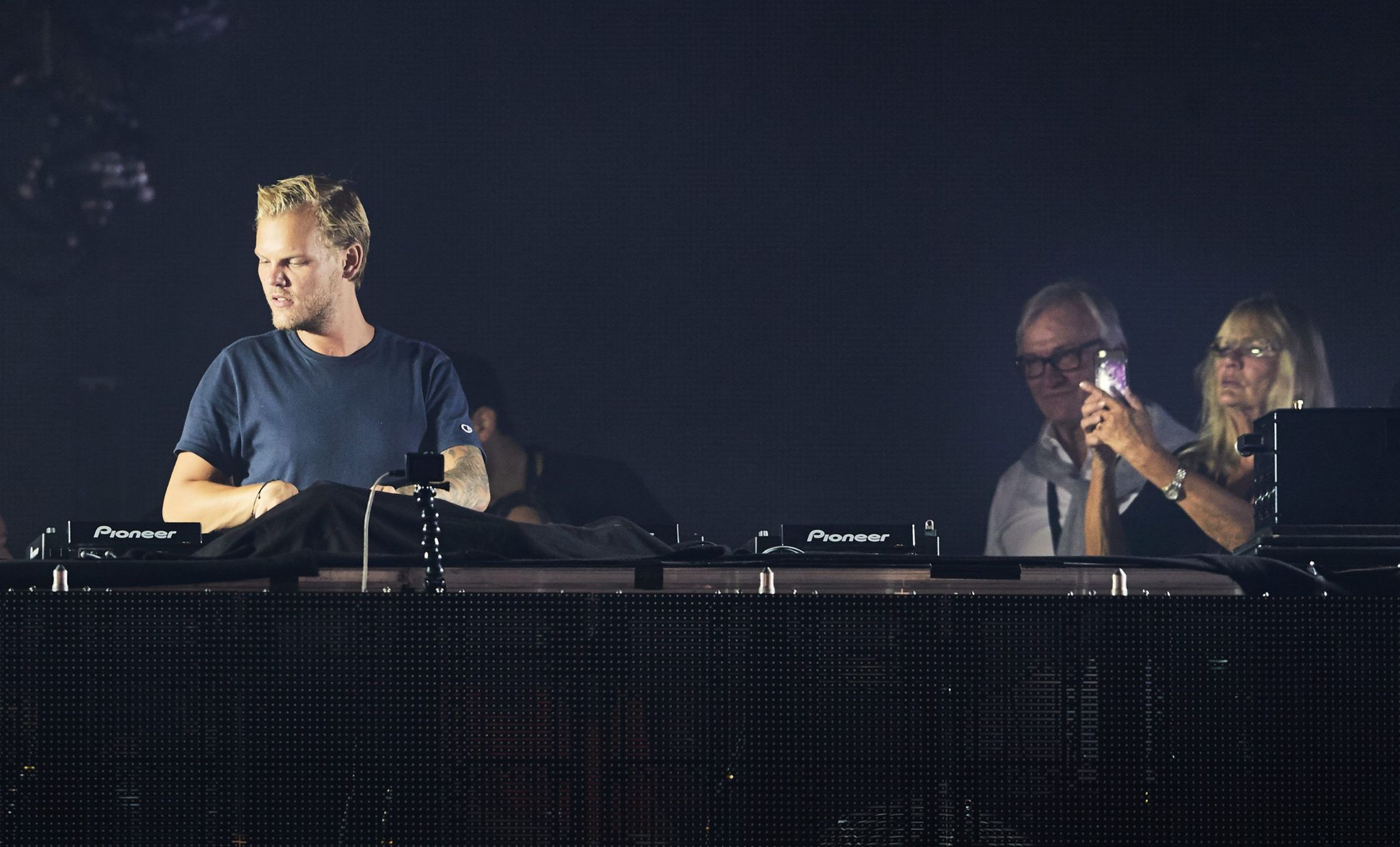 Avicii's parents Klas and actress Anki Liden stand behind him on stage in 2016