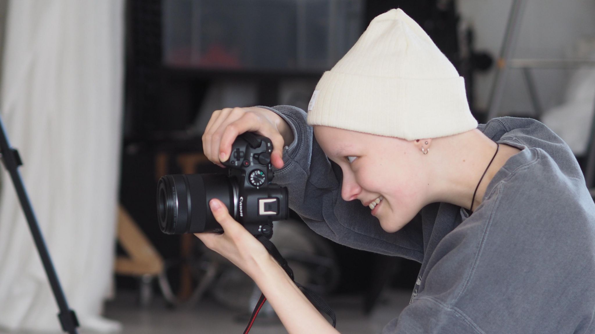 Harrogate teenager with cancer to fulfil photography bucket list - BBC News