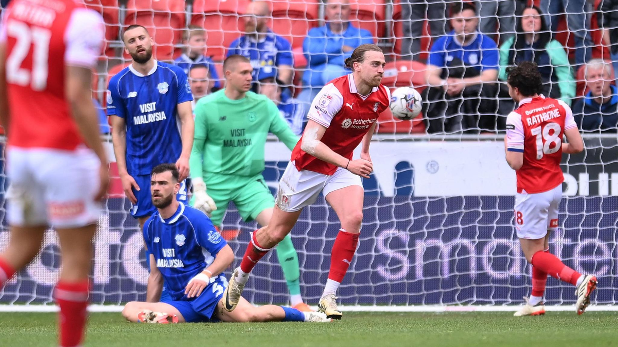 Tom Eaves celebrates goal