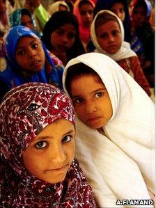 School girls in Rayma, Yemen (Copyright: Annasofie Flamand)