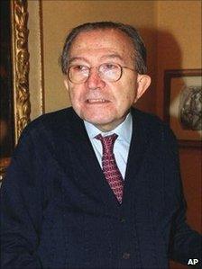 Obituary: Giulio Andreotti, Seven Times Italian PM - BBC News