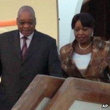 South African President Jacob Zuma and his wife Gloria Bongi Ngema Ntuli at the airport in Beijing