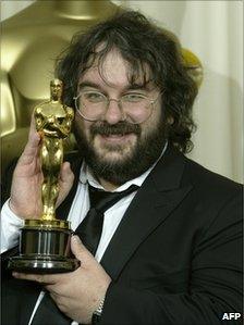 Peter Jackson poses with the Oscar for Best Director at the 76th Academy Awards ceremony 29 February, 2004 at the Kodak Theater in Hollywood, CA, file pic