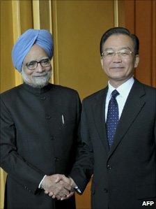 Chinese PM Wen Jiabao and Indian PM Manmohan Singh in Hanoi