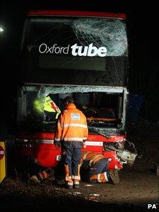 Oxford Tube bus crash on M40