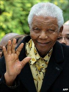 South Africa's former president Nelson Mandela waving after casting his vote in South Africa's general elections in Johannesburg, 22 April 2009