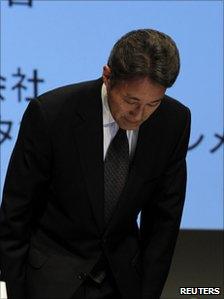 The head of Sony's PlayStation unit, Kazuo Hirai, bows in apology in Tokyo, Japan - 1 May 2011