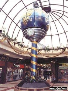 Campaign to bring back Accrington's World Clock - BBC News