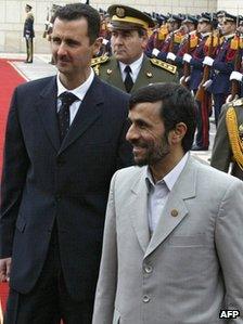 Bashar al-Assad (L) and Mahmoud Ahmadinejad (R) review honour guard in Damascus (January 2006)