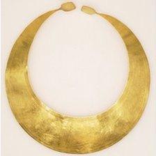 Penlee Museum shows Bronze Age necklace Penwith lunula - BBC News