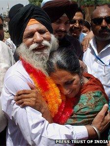 Surjeet Singh hugs his daughter Parminder Kaur