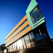 Gateshead College lecturers to go on strike - BBC News