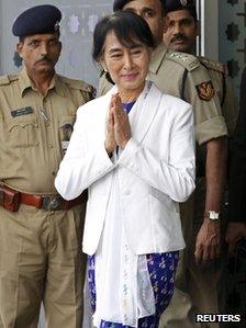 yanmar"s opposition leader Aung San Suu Kyi makes a gesture of greeting upon her arrival at the Indira Gandhi international airport in New Delhi November 13, 2012.