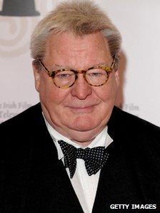 Sir Alan Parker to receive Bafta fellowship - BBC News