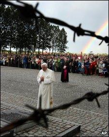 Pope Benedict prays for the dead of the Holocaust at Auschwitz, 28 May 2006
