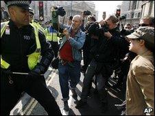 Sgt Delroy Smellie confronts Nicola Fisher at the G20 protests