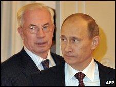 Mykola Azarov (left) and Vladimir Putin